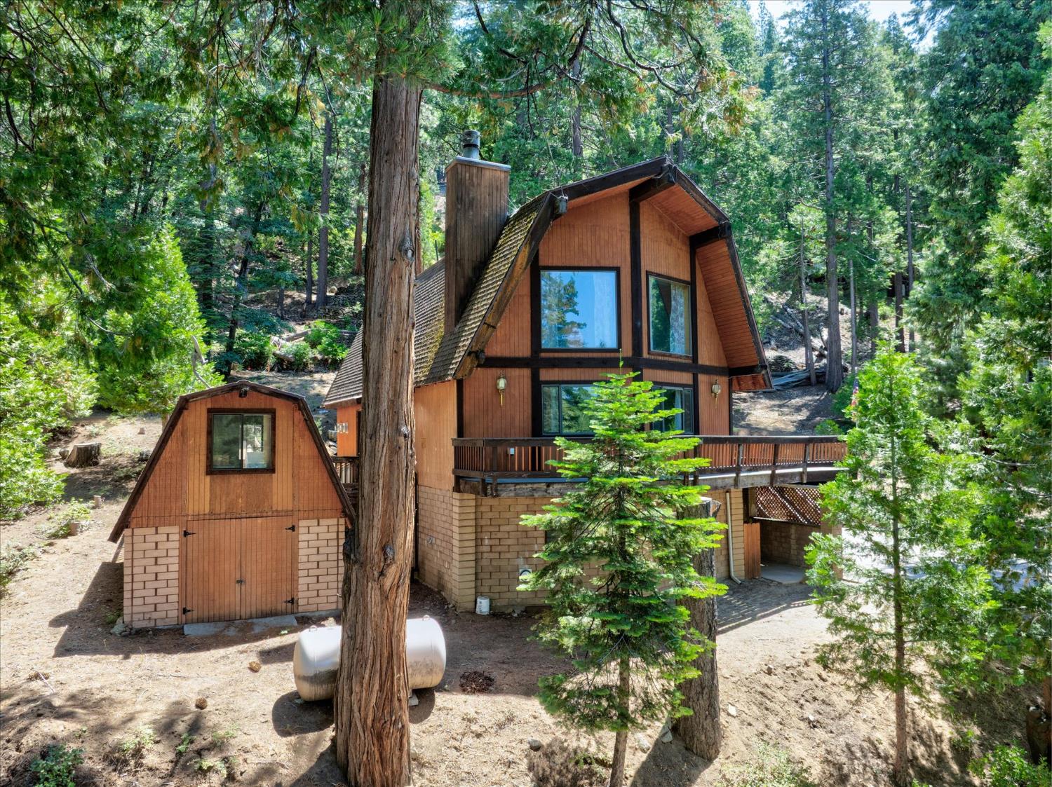 7226 Yosemite Park Way, Yosemite West, CA 95389