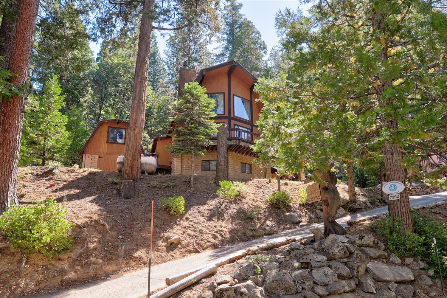 7226 Yosemite Park Way, Yosemite West, CA 95389