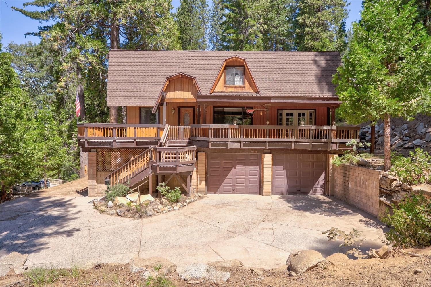 7226 Yosemite Park Way, Yosemite West, CA 95389