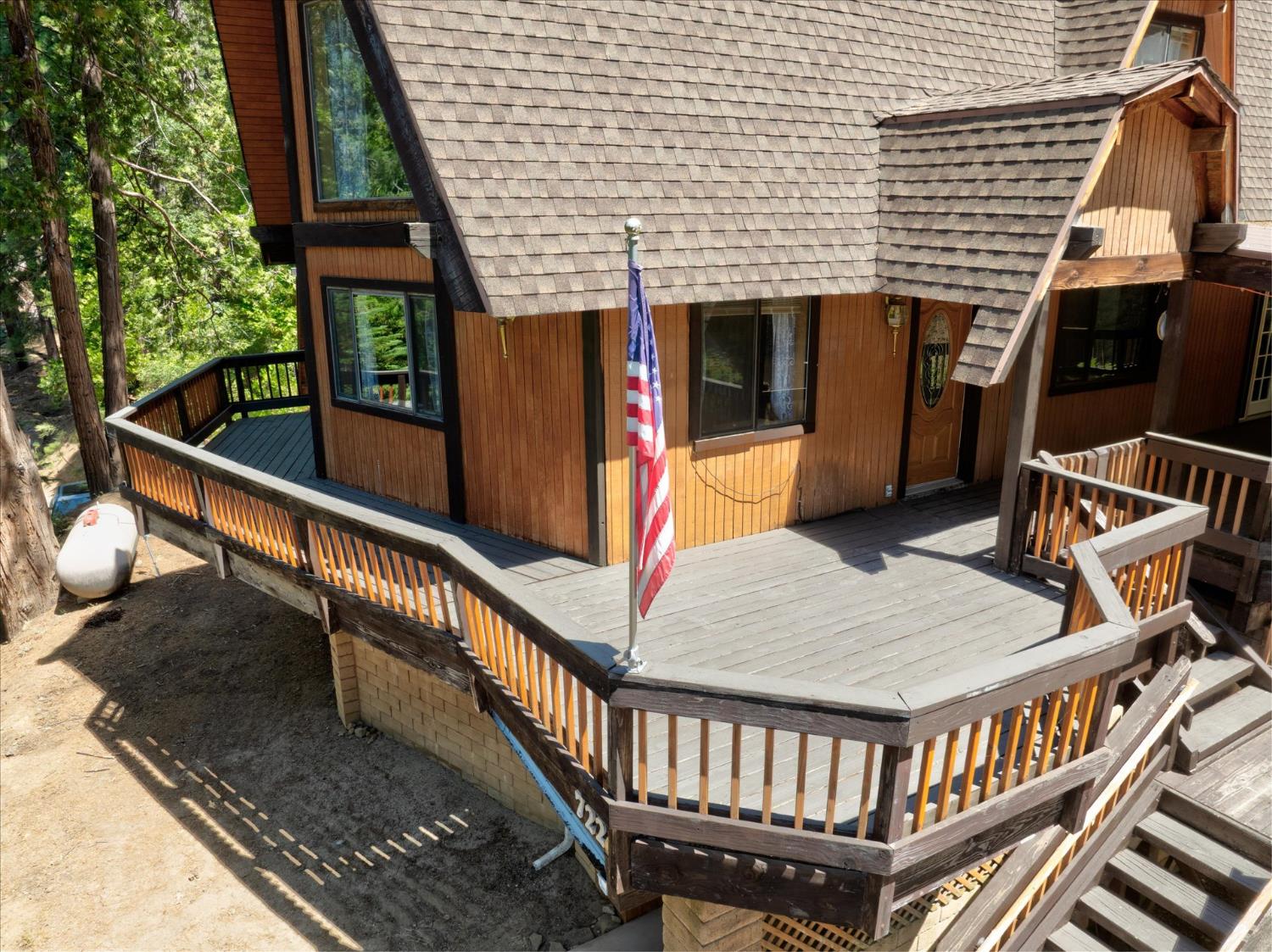 7226 Yosemite Park Way, Yosemite West, CA 95389