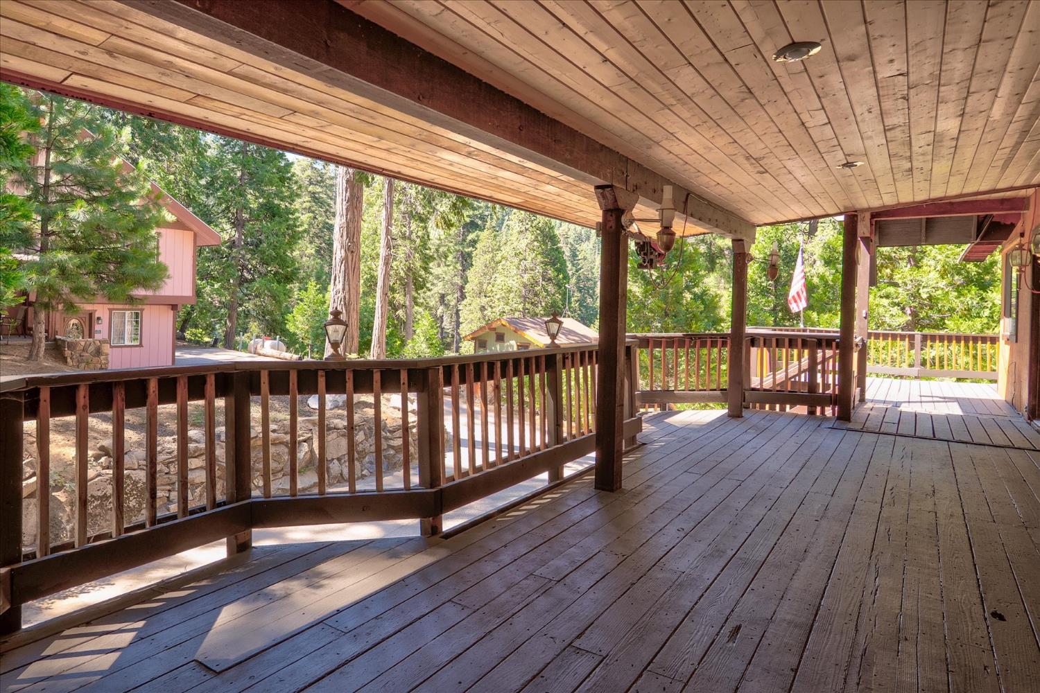 7226 Yosemite Park Way, Yosemite West, CA 95389