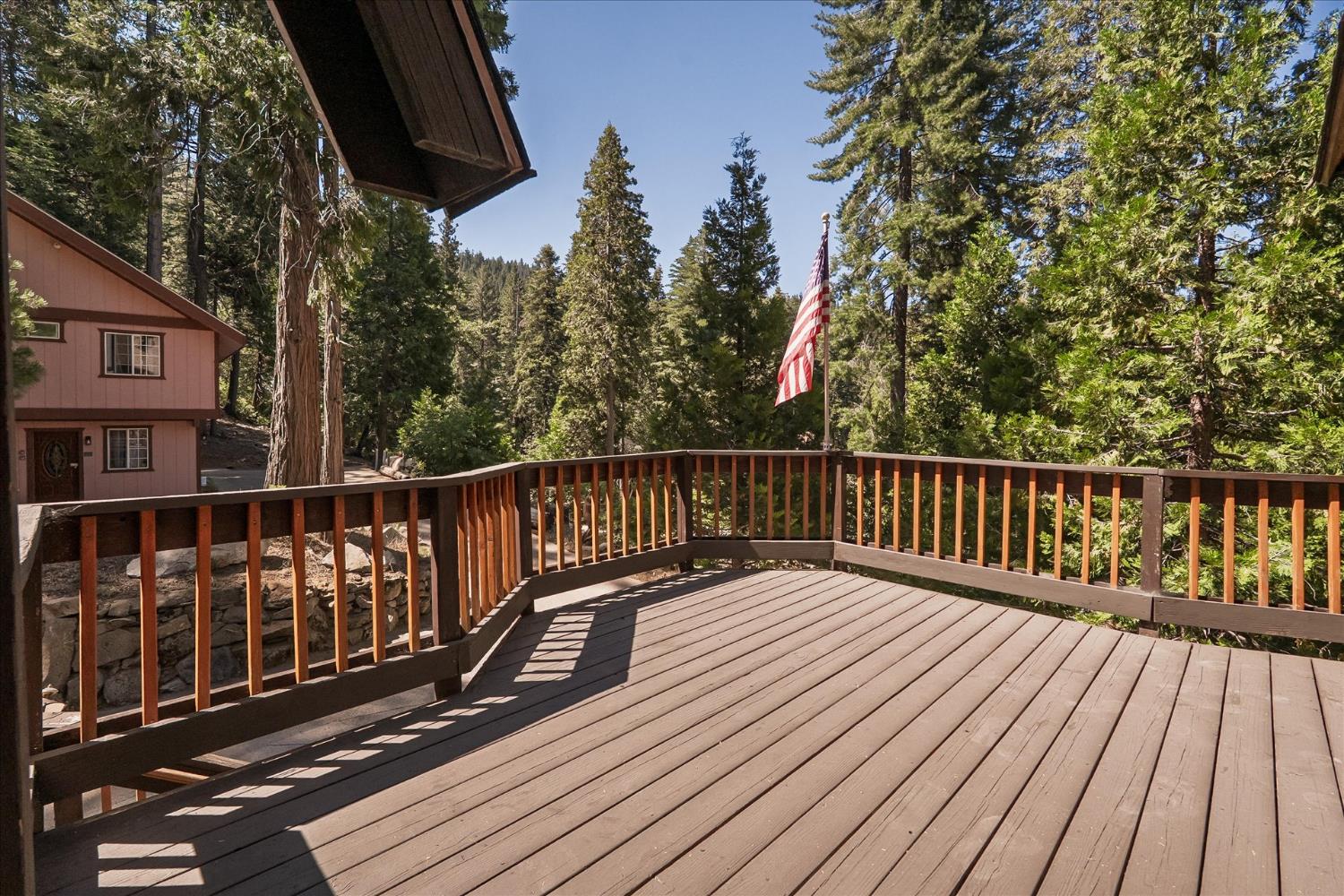 7226 Yosemite Park Way, Yosemite West, CA 95389