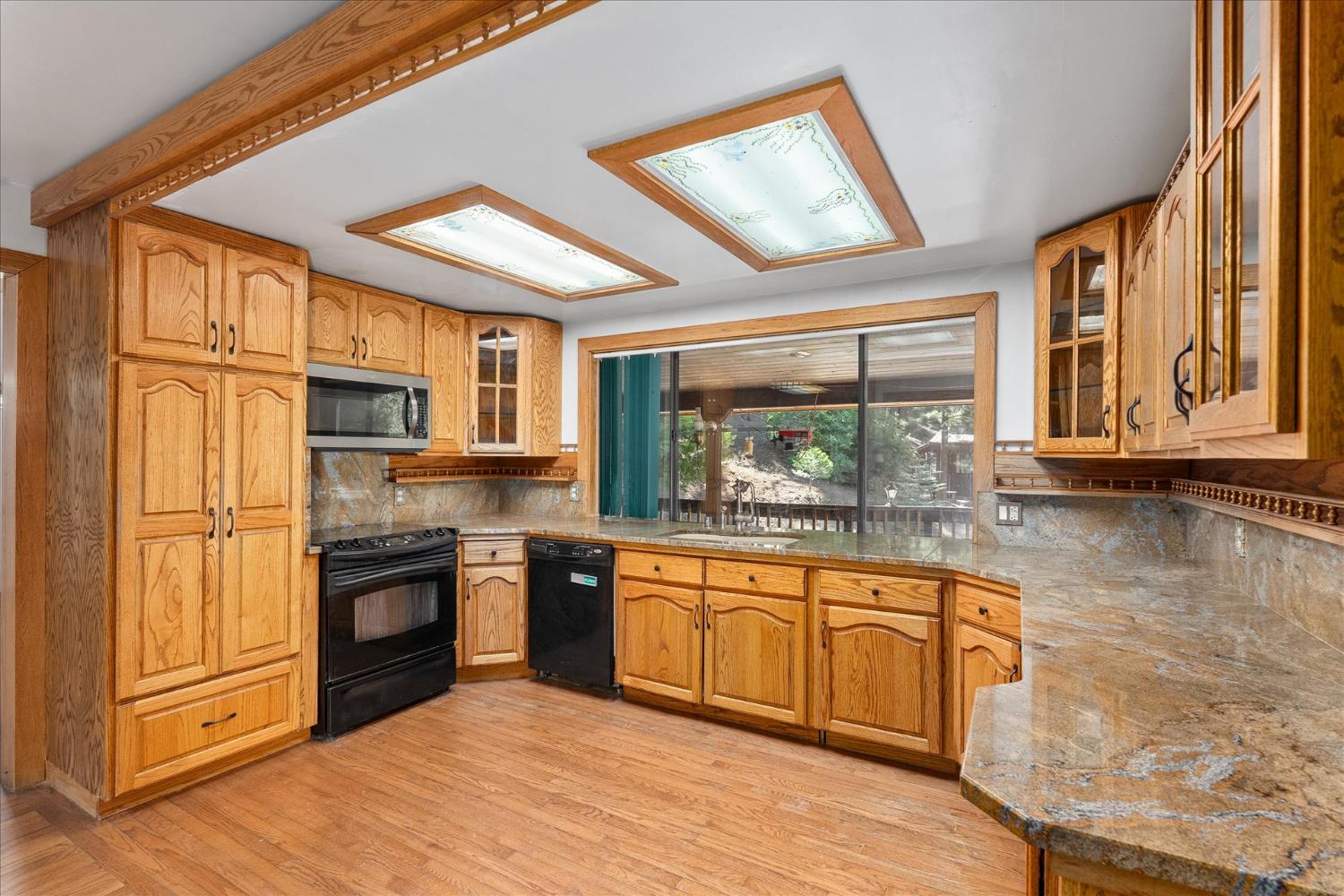 7226 Yosemite Park Way, Yosemite West, CA 95389