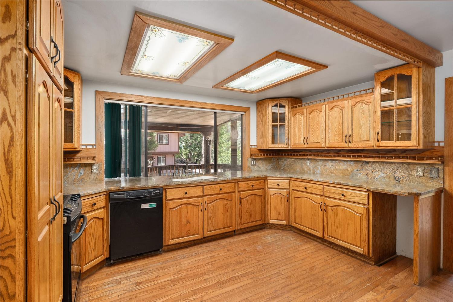 7226 Yosemite Park Way, Yosemite West, CA 95389