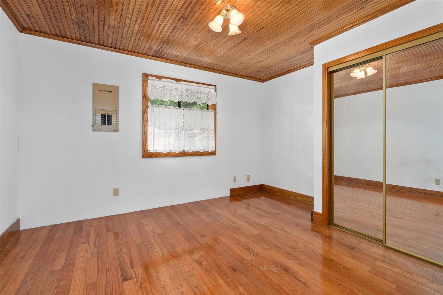 7226 Yosemite Park Way, Yosemite West, CA 95389