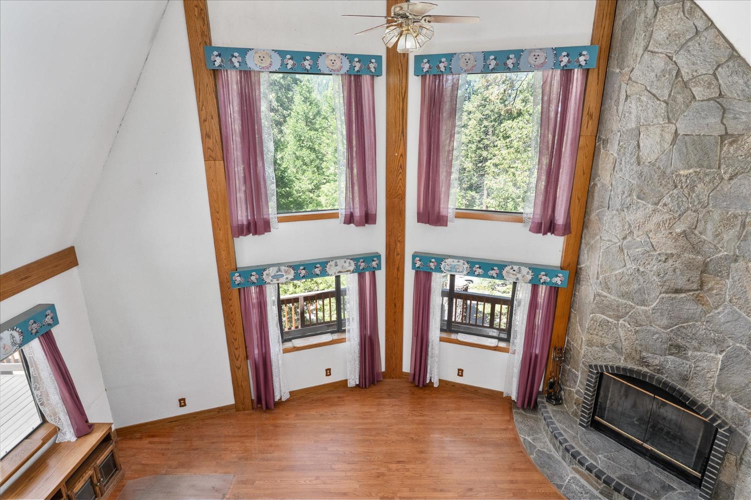 7226 Yosemite Park Way, Yosemite West, CA 95389