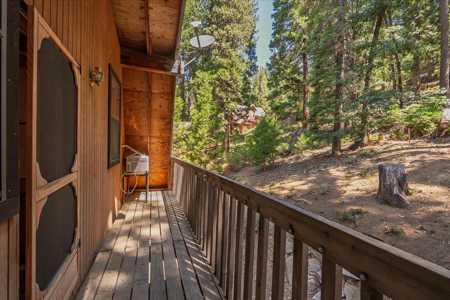7226 Yosemite Park Way, Yosemite West, CA 95389