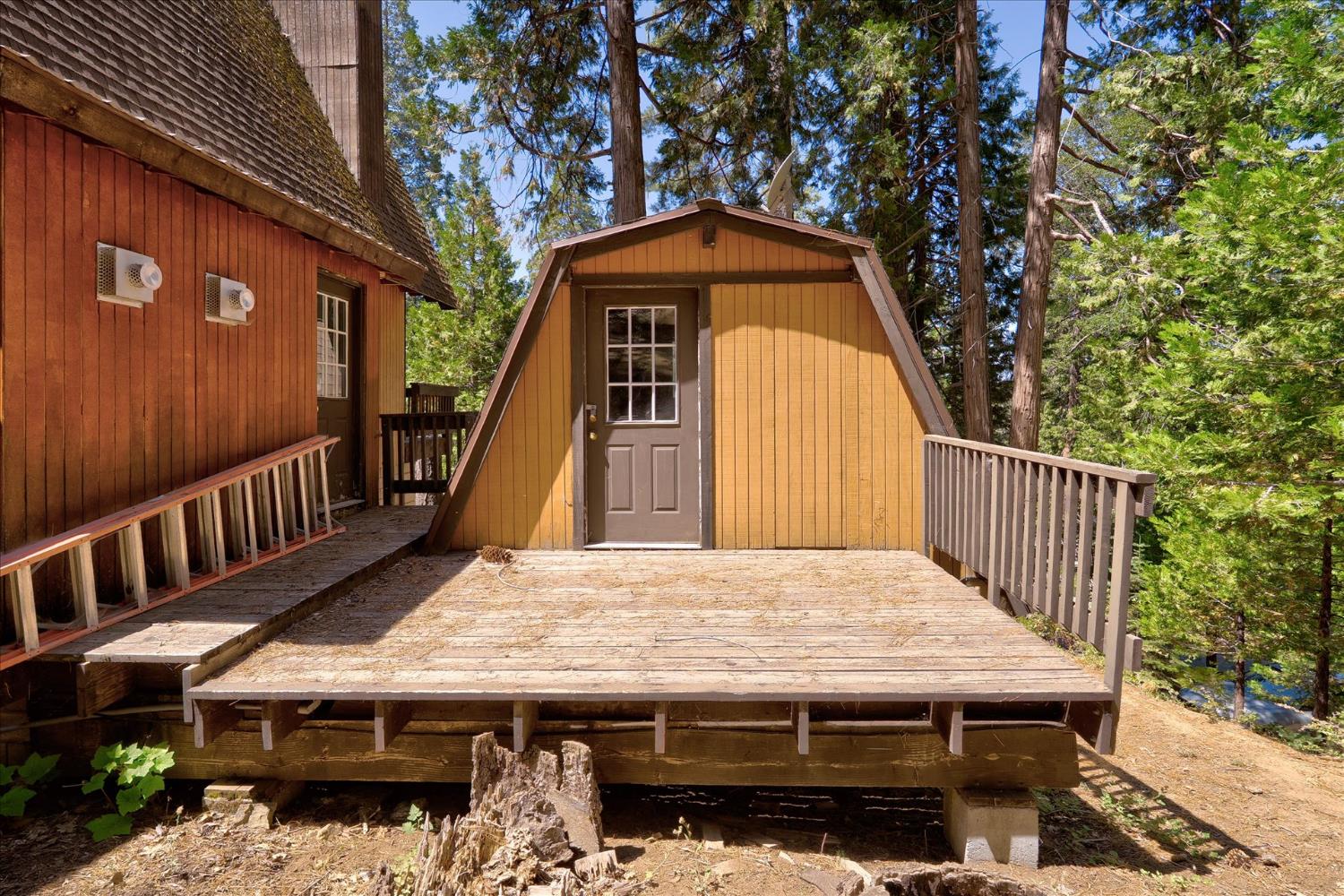 7226 Yosemite Park Way, Yosemite West, CA 95389