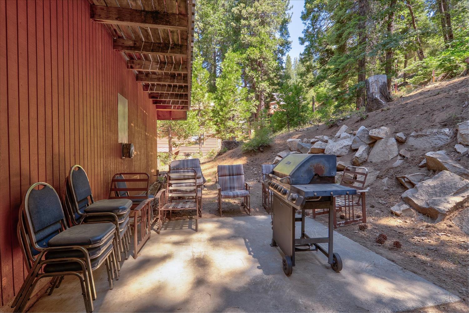 7226 Yosemite Park Way, Yosemite West, CA 95389