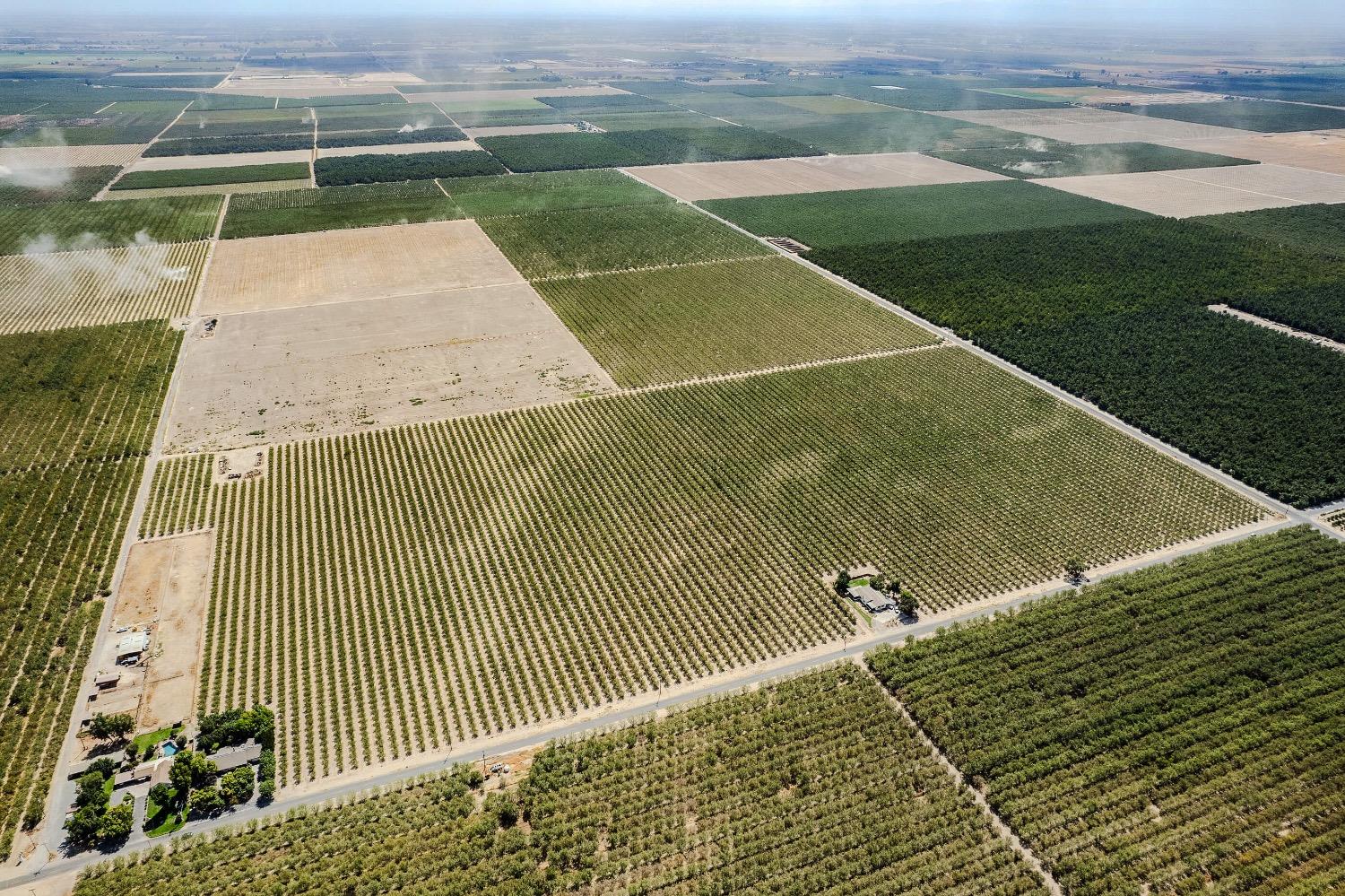 2457 E Clarkson Ave, Selma, CA 93662