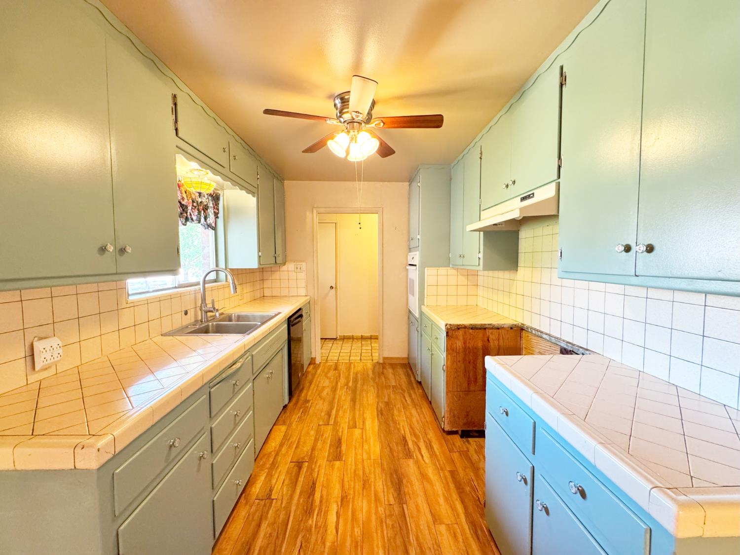 1041 Golden Gate Ave, Dos Palos, CA 93620