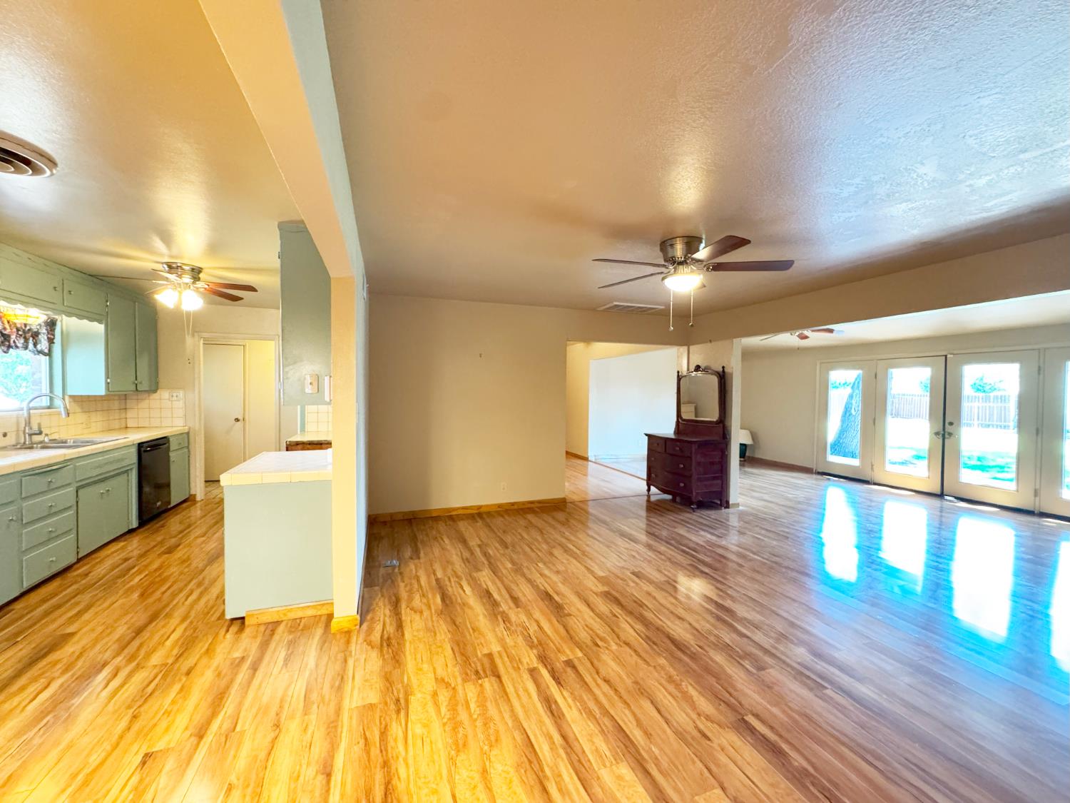 1041 Golden Gate Ave, Dos Palos, CA 93620