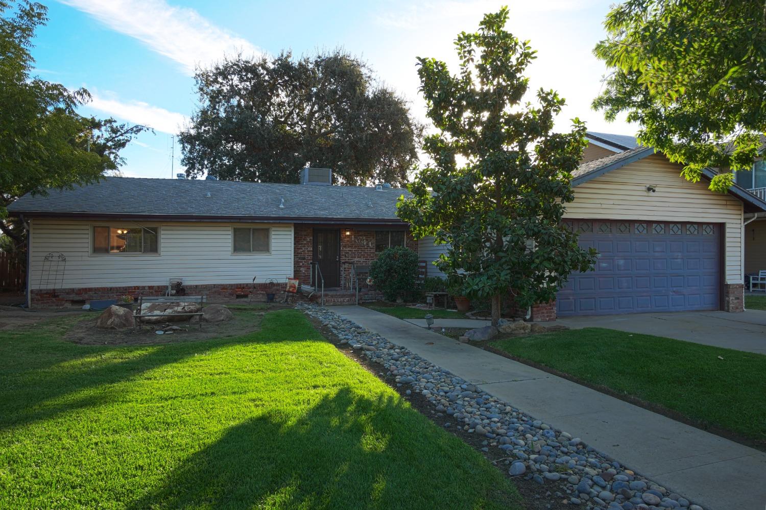 1041 Golden Gate Ave, Dos Palos, CA 93620