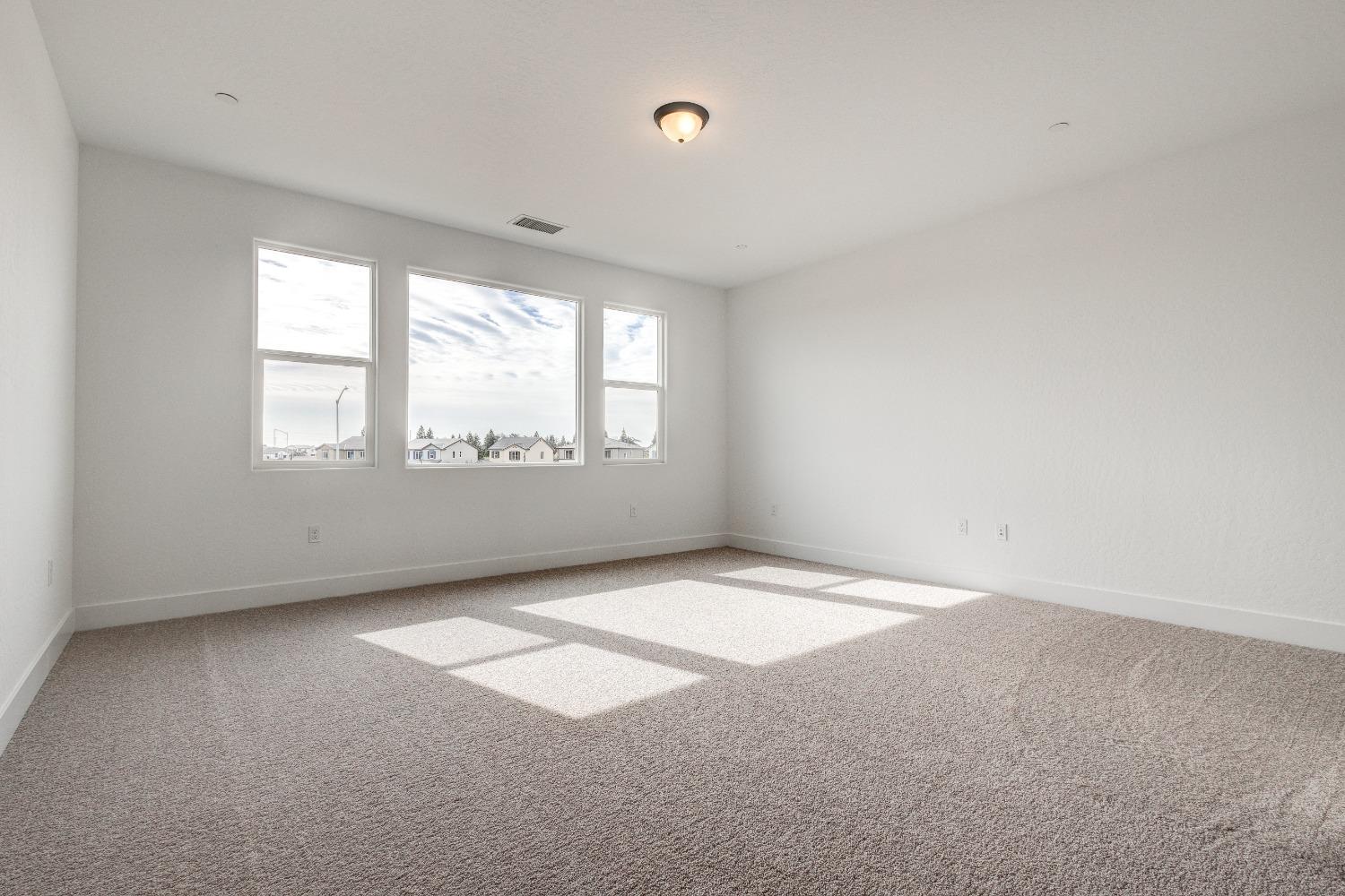 2827 E Colina Dr, Fresno, CA 93730