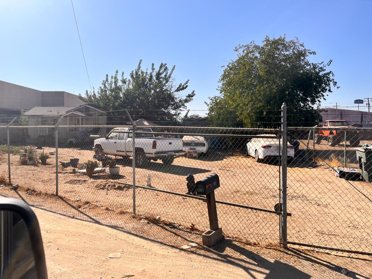 5069 W mission, Fresno, CA 93722