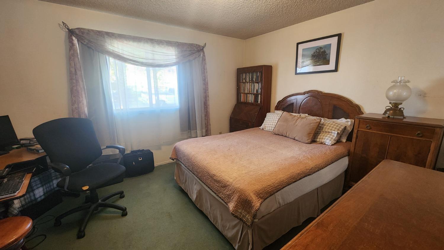 398 N Maple Ave, Fresno, CA 93702