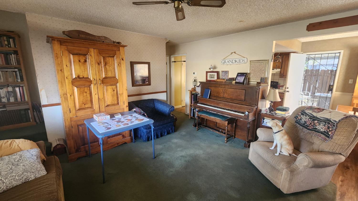 398 N Maple Ave, Fresno, CA 93702