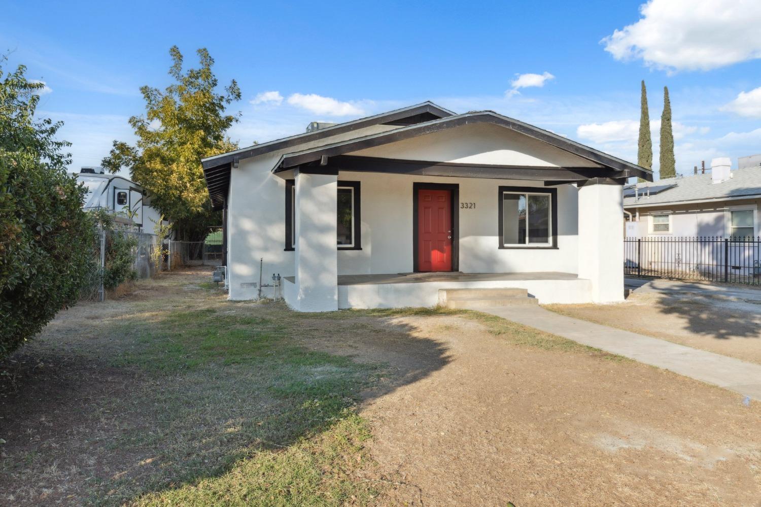 3321 Montecito, Fresno, CA 93702