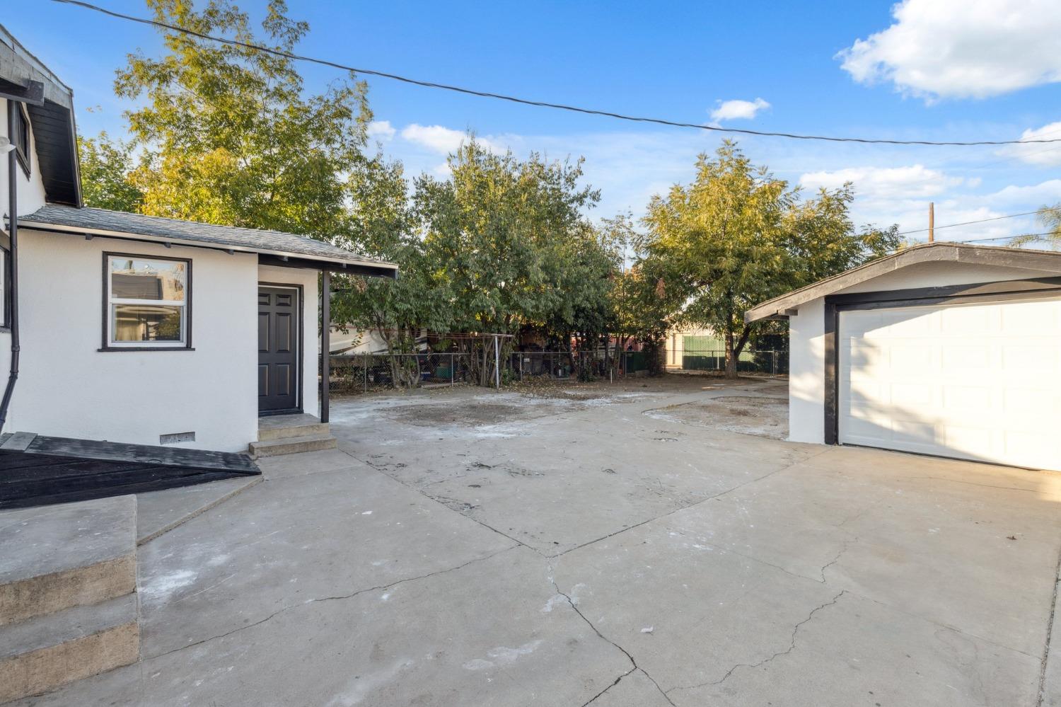 3321 Montecito, Fresno, CA 93702