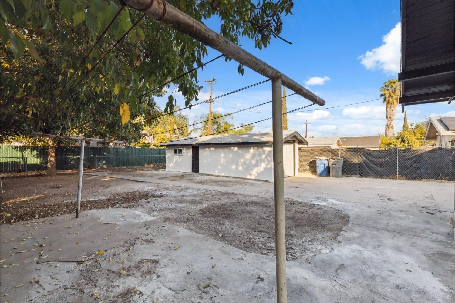 3321 Montecito, Fresno, CA 93702