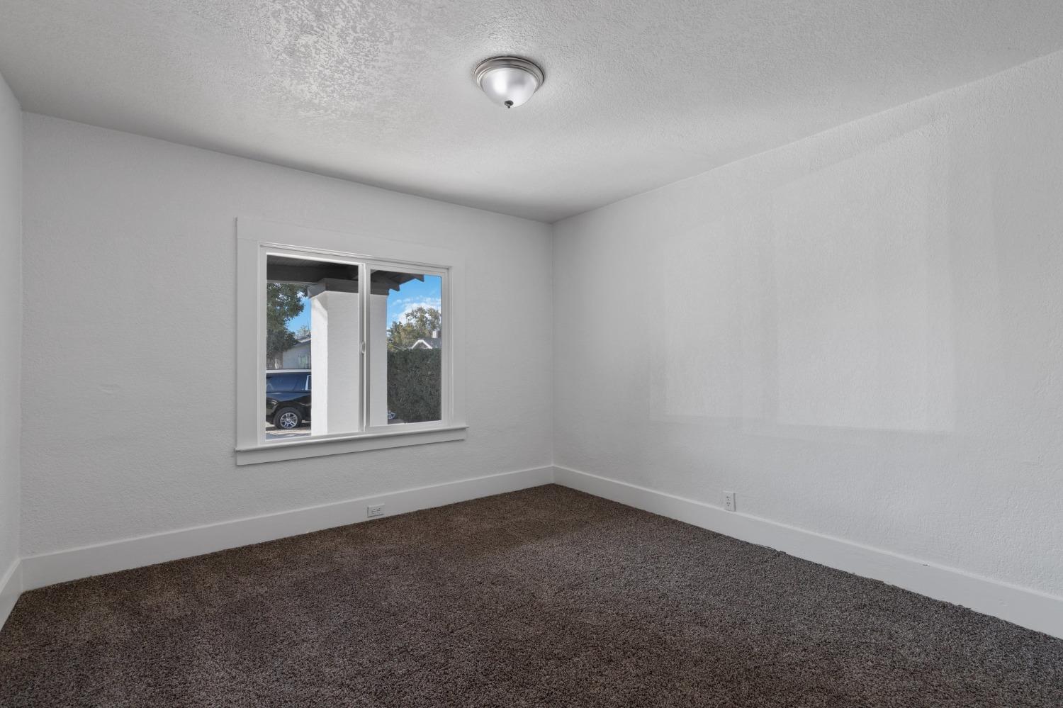 3321 Montecito, Fresno, CA 93702