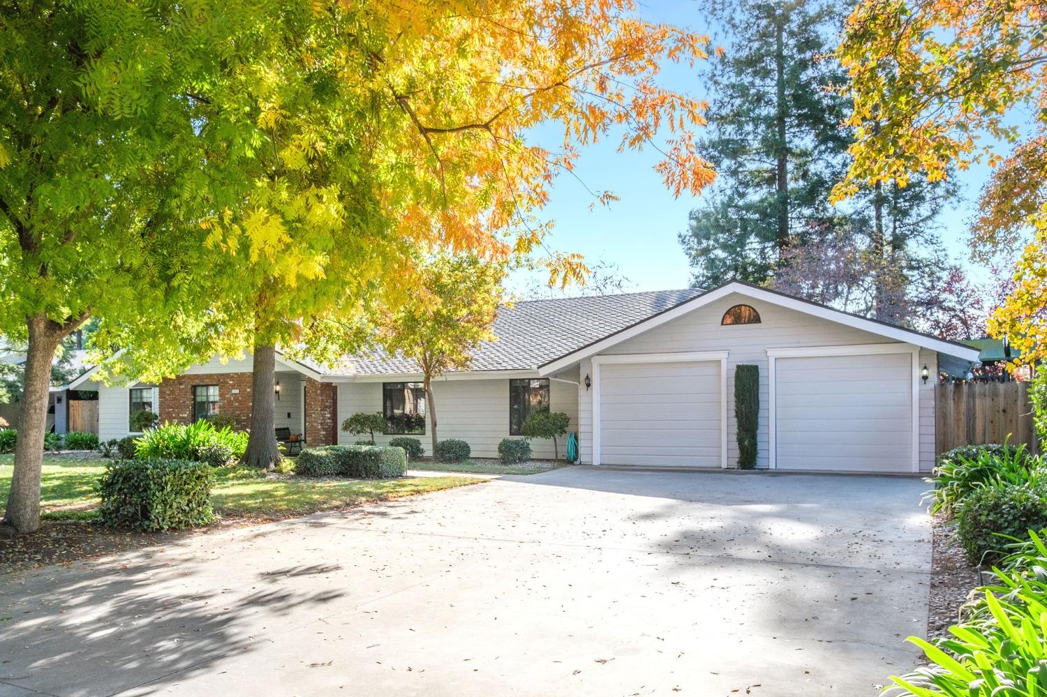 3215 W La Costa Ave, Fresno, CA 93711