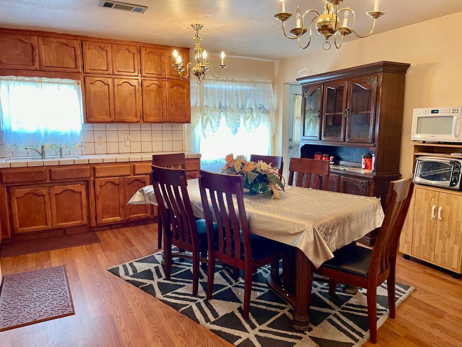 12840 10th Ave, Hanford, CA 93230