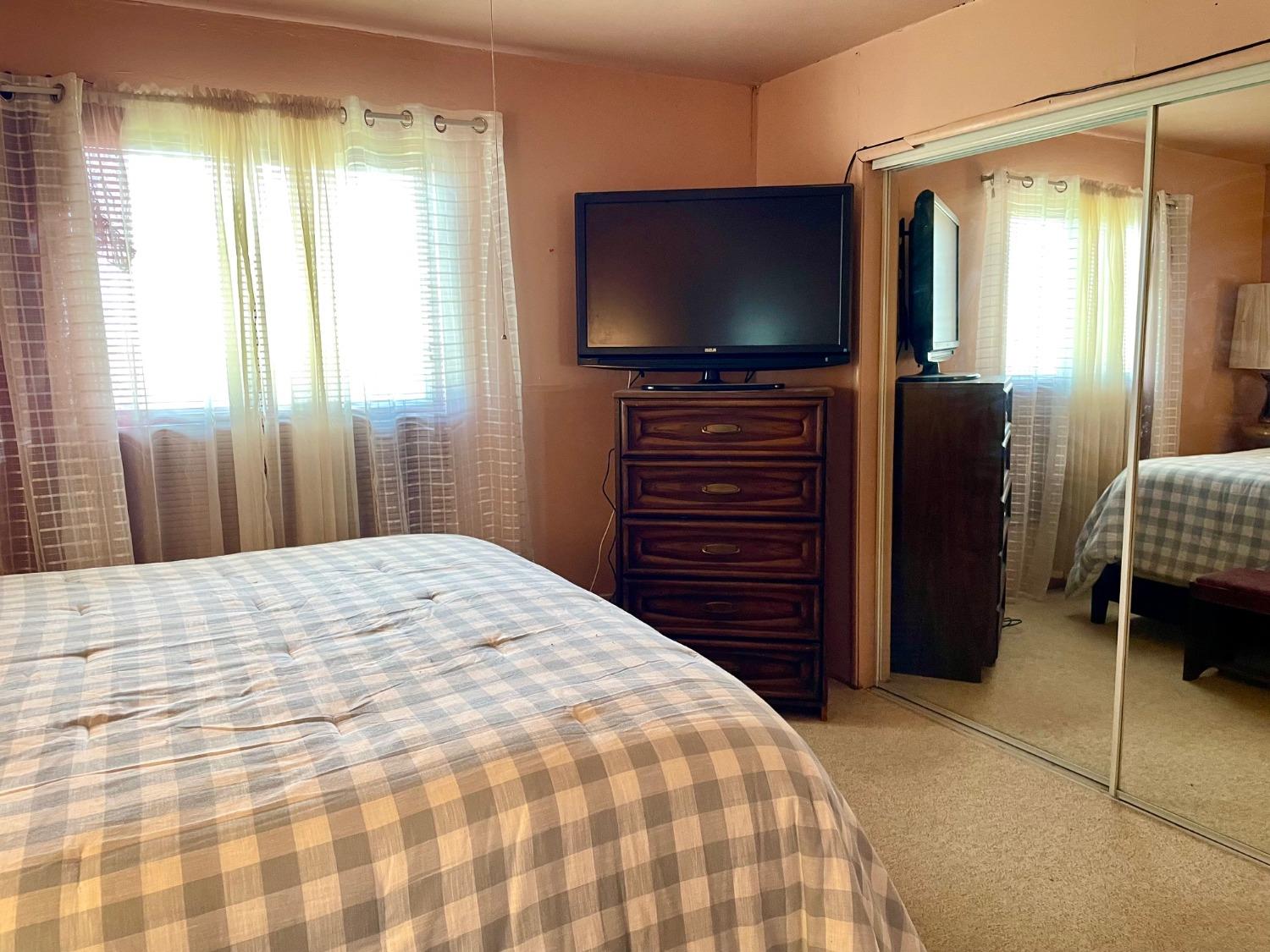 12840 10th Ave, Hanford, CA 93230