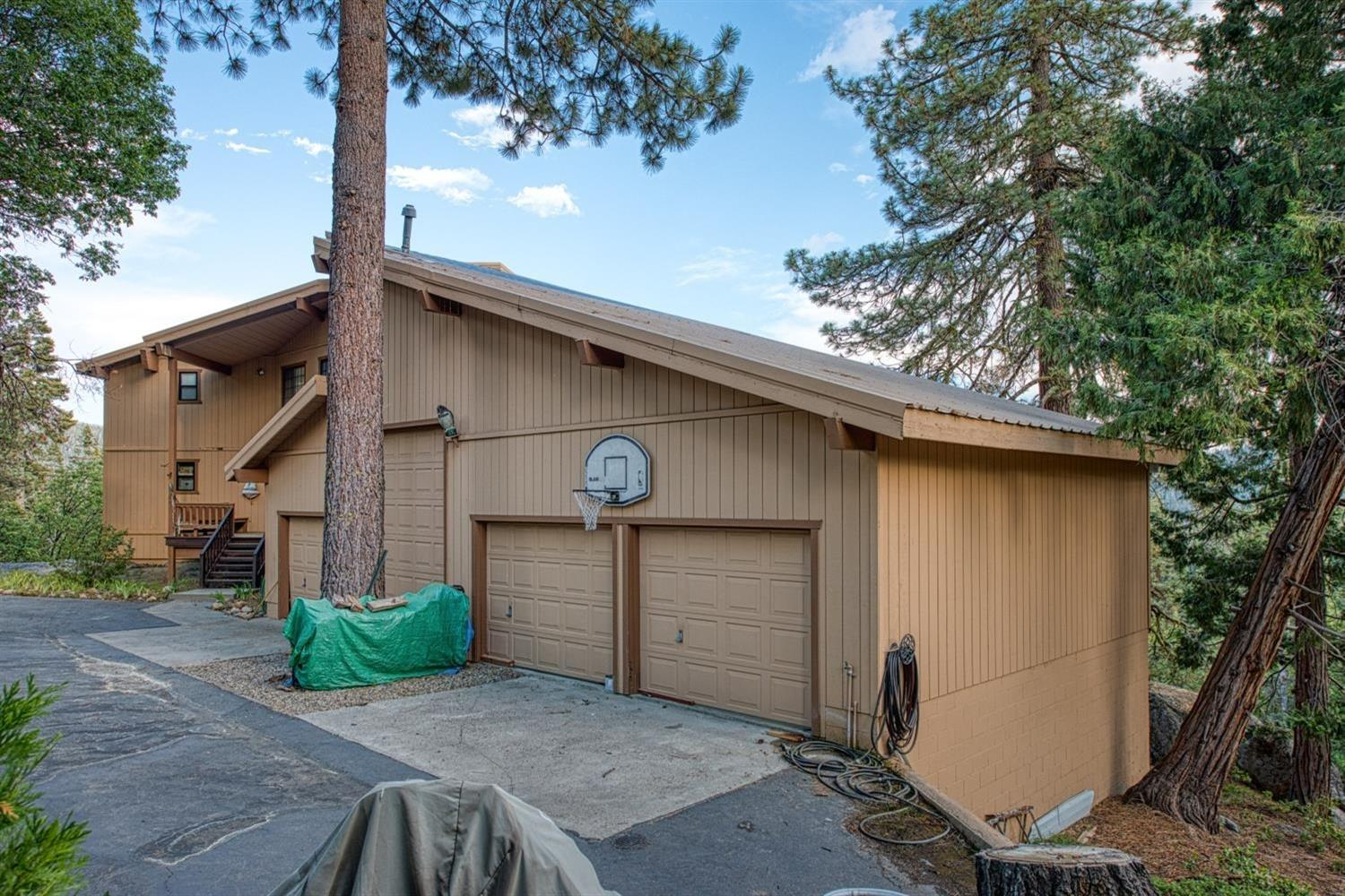 52180 Chahlip Ln, Shaver Lake, CA 93664