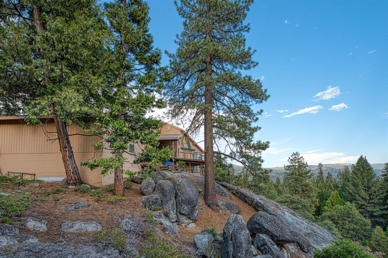 52180 Chahlip Ln, Shaver Lake, CA 93664