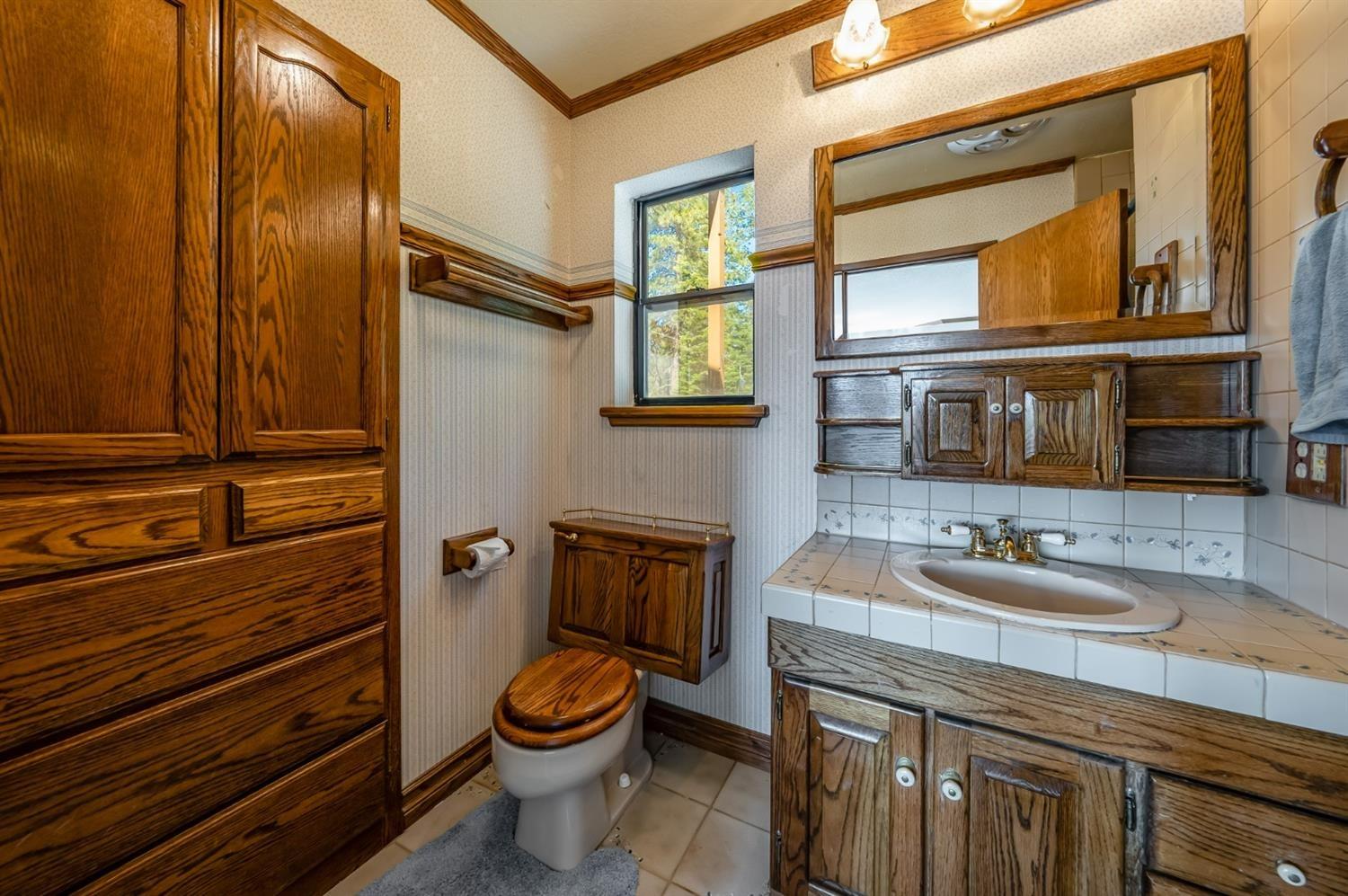 52180 Chahlip Ln, Shaver Lake, CA 93664