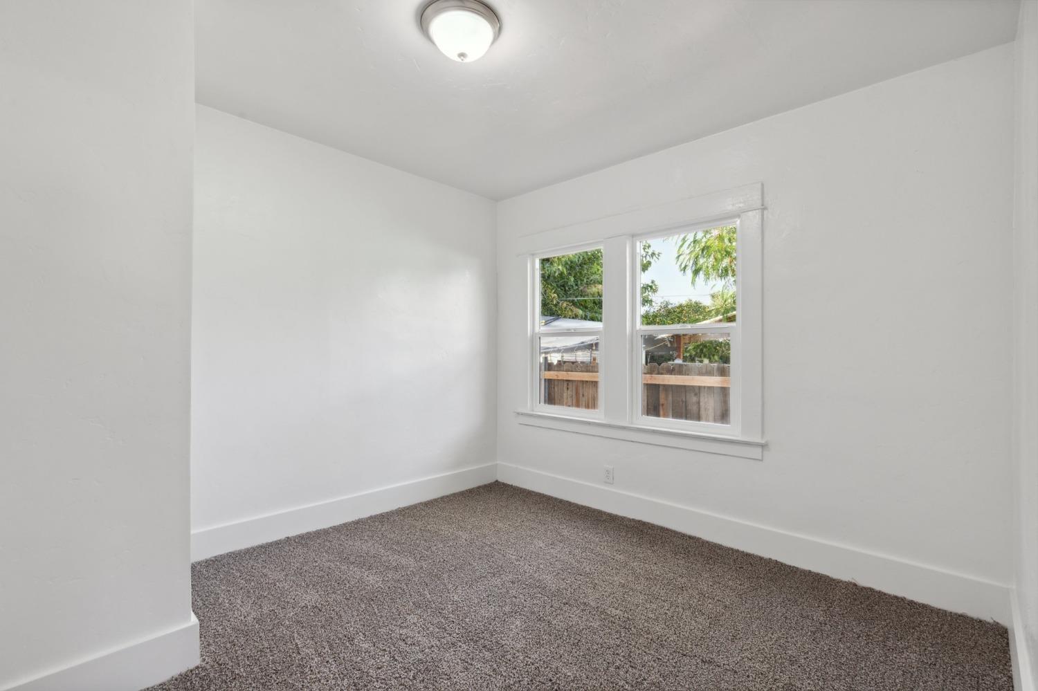 1515 N Fruit Ave, Fresno, CA 93728