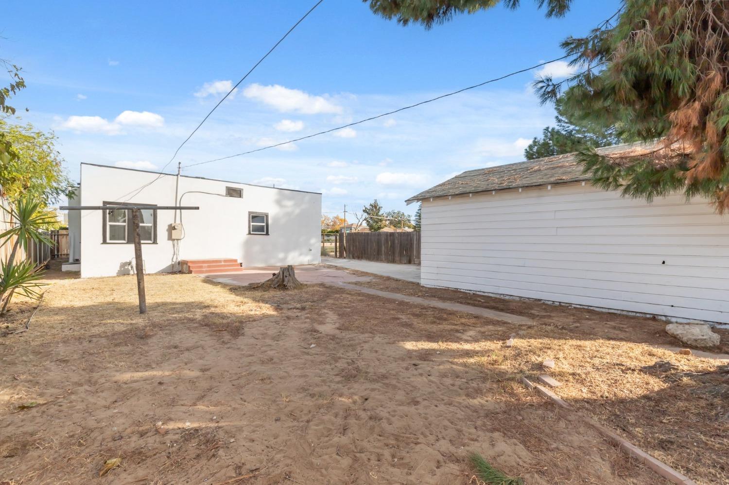 1515 N Fruit Ave, Fresno, CA 93728