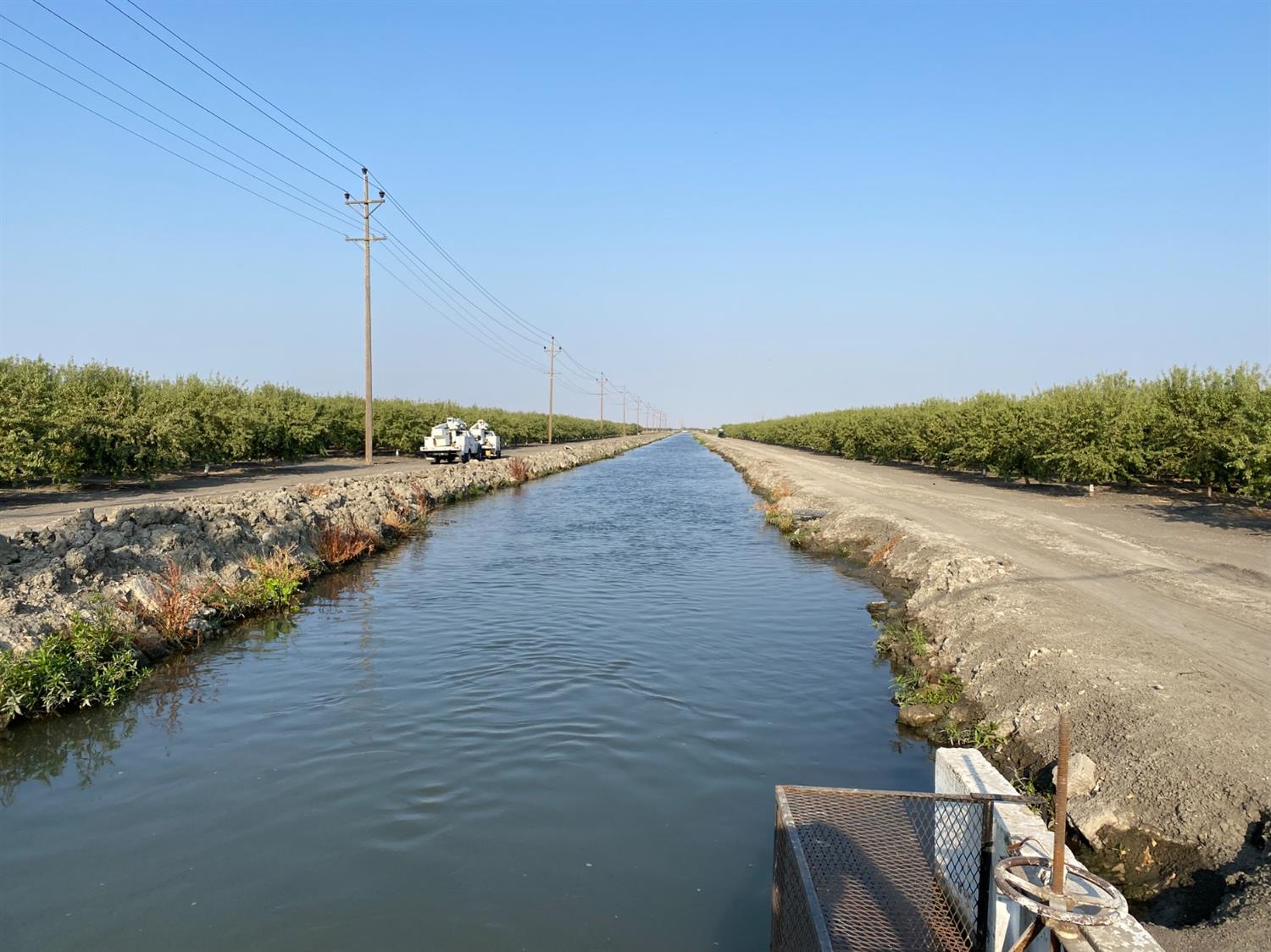 9833 S Colusa Ave, San Joaquin, CA 93660