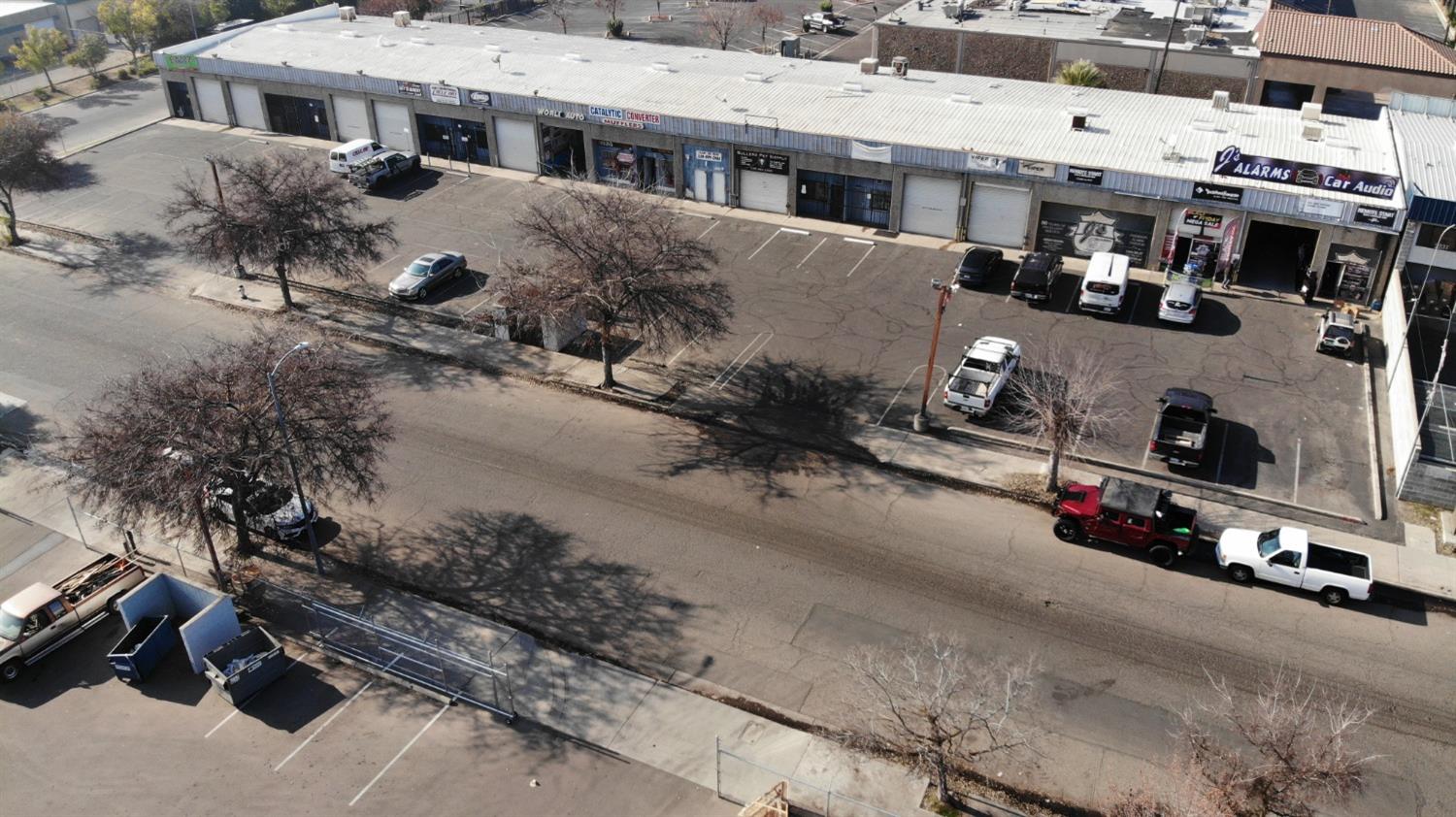 2203 N Pleasant Ave N, Fresno, CA 93705