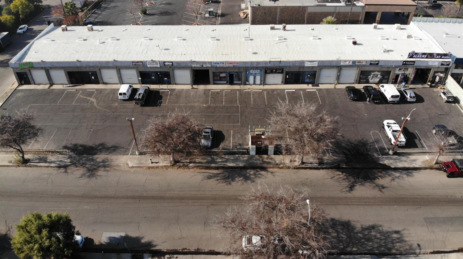 2203 N Pleasant Ave N, Fresno, CA 93705