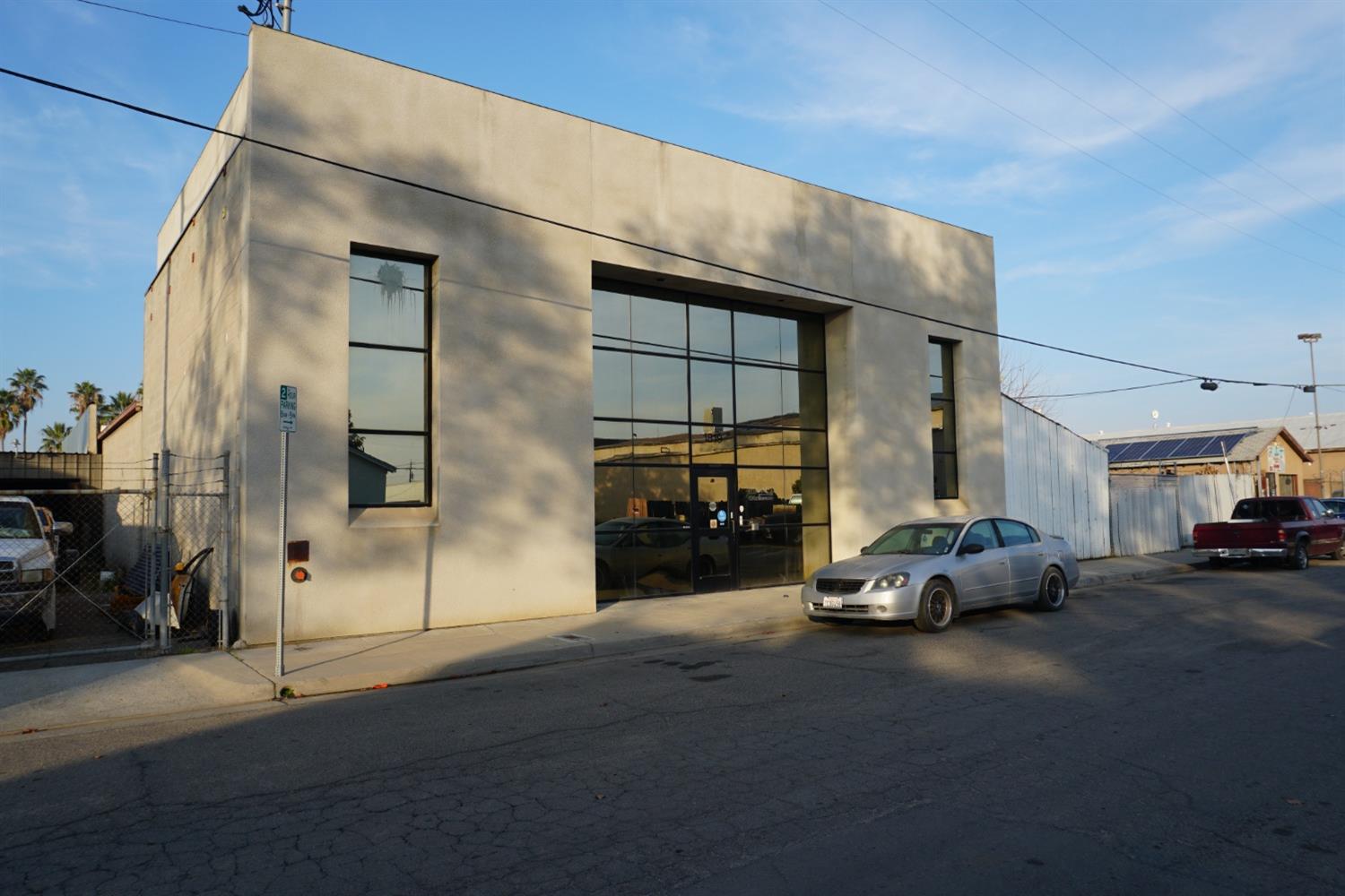 1819 E Lamona Ave E, Fresno, CA 93703