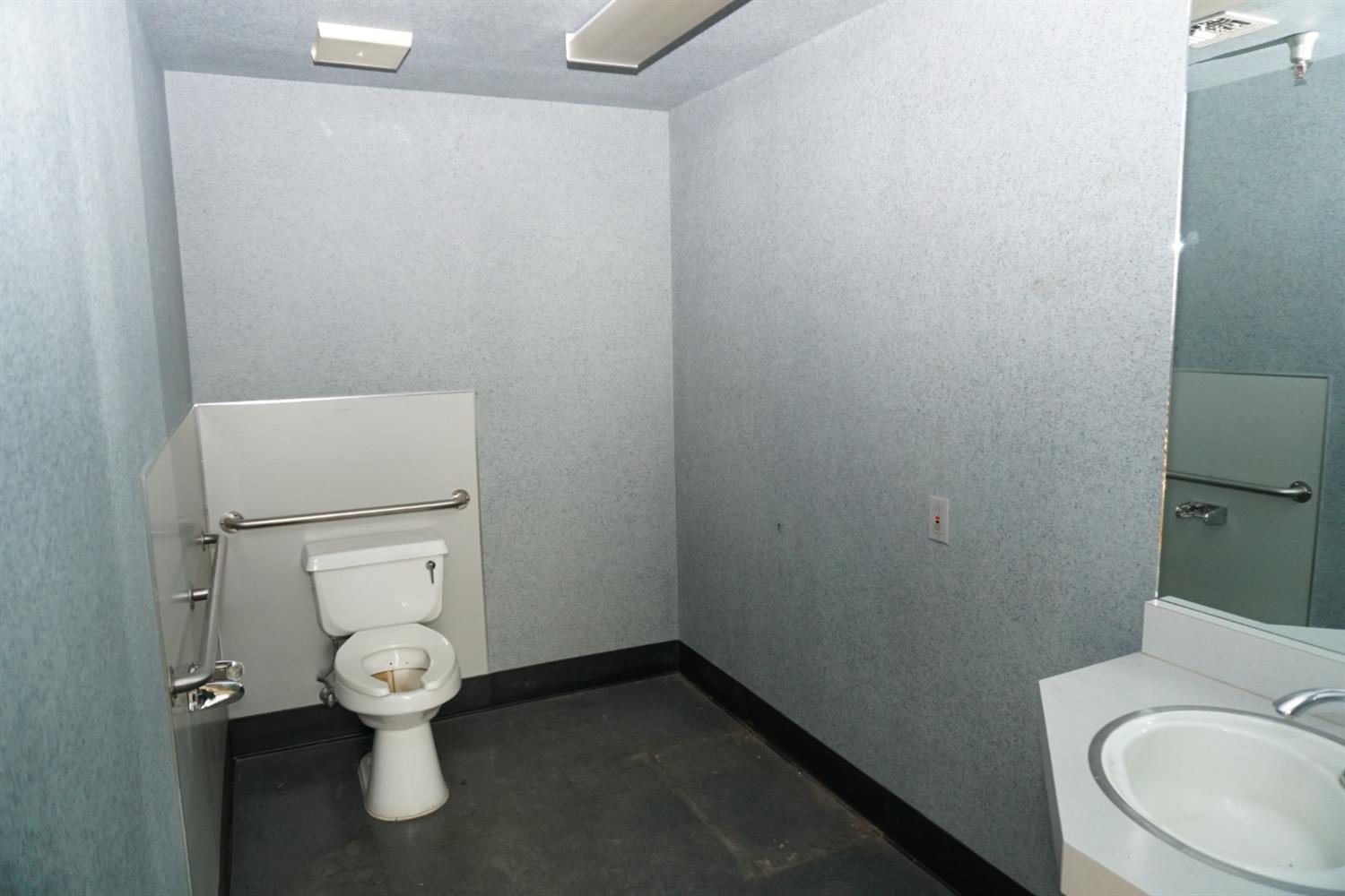 1819 E Lamona Ave E, Fresno, CA 93703