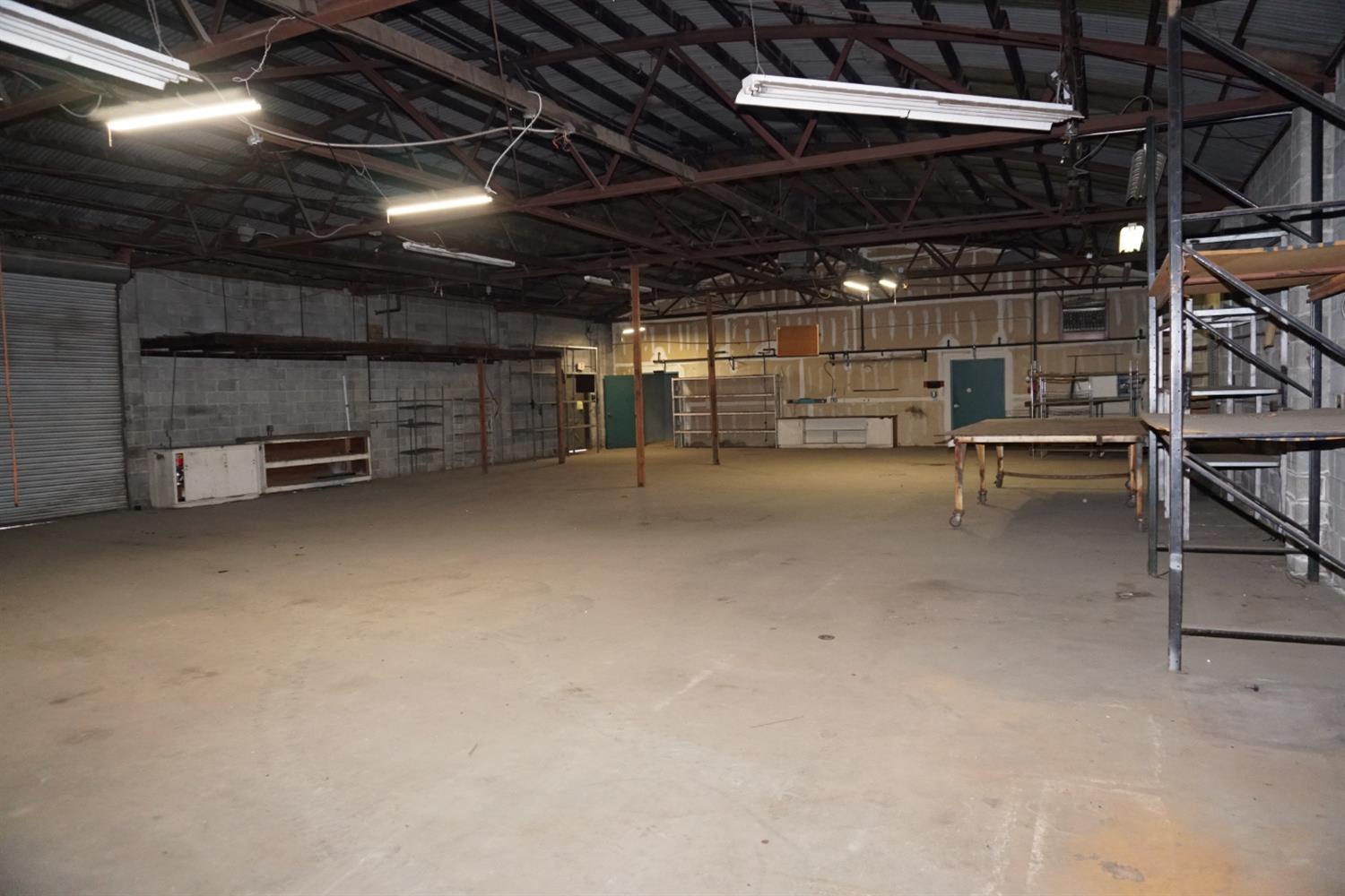 1819 E Lamona Ave E, Fresno, CA 93703