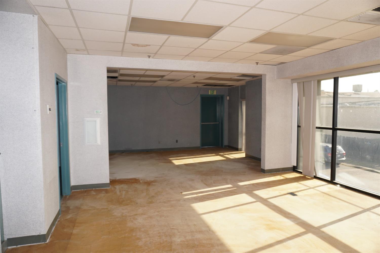 1819 E Lamona Ave E, Fresno, CA 93703