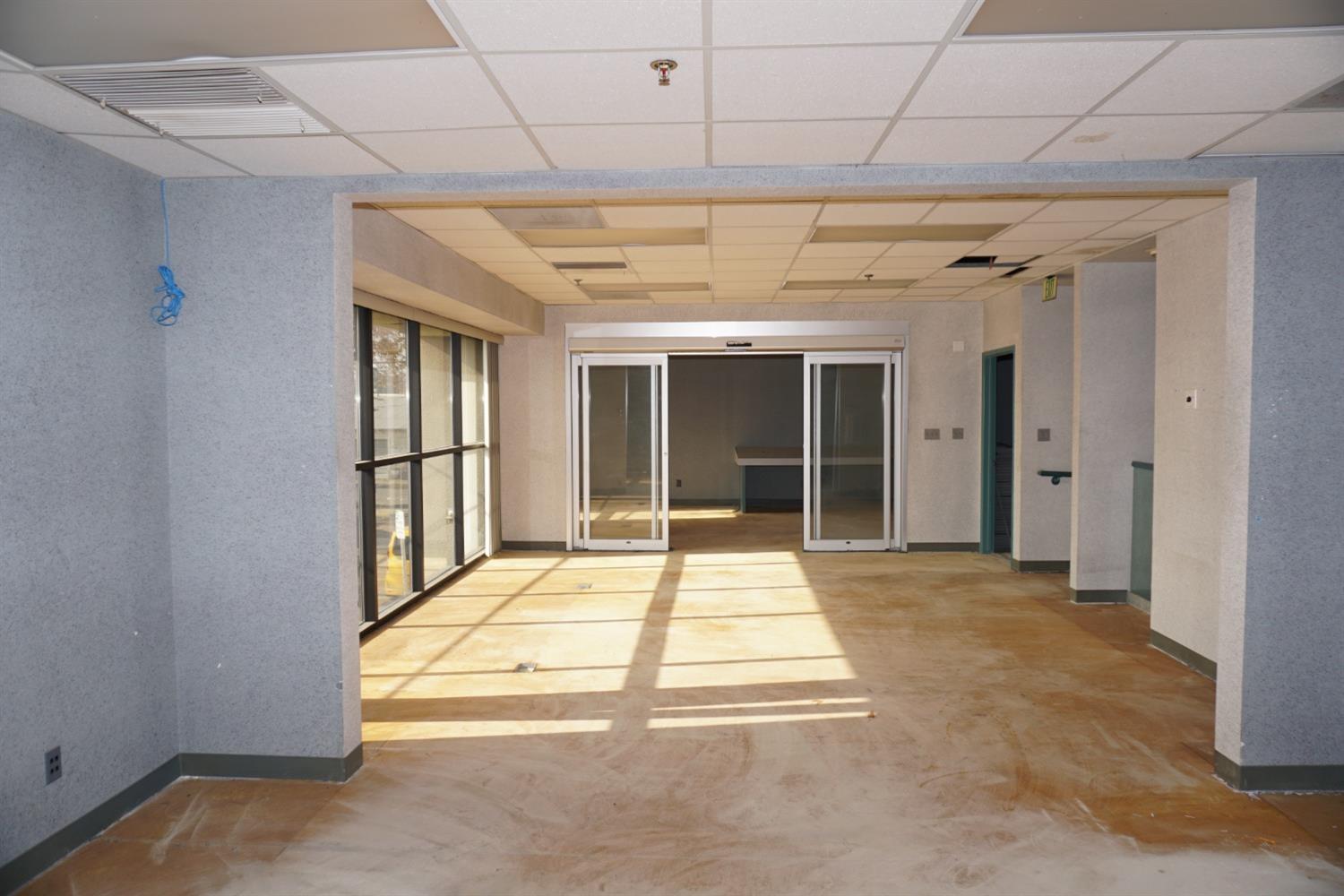 1819 E Lamona Ave E, Fresno, CA 93703