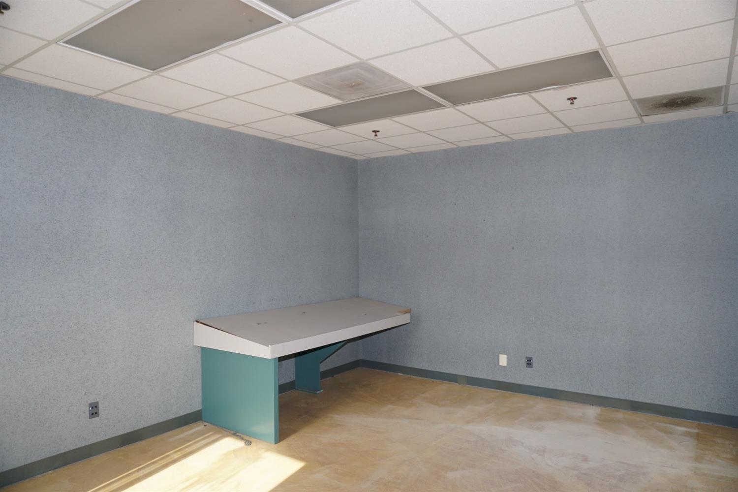 1819 E Lamona Ave E, Fresno, CA 93703