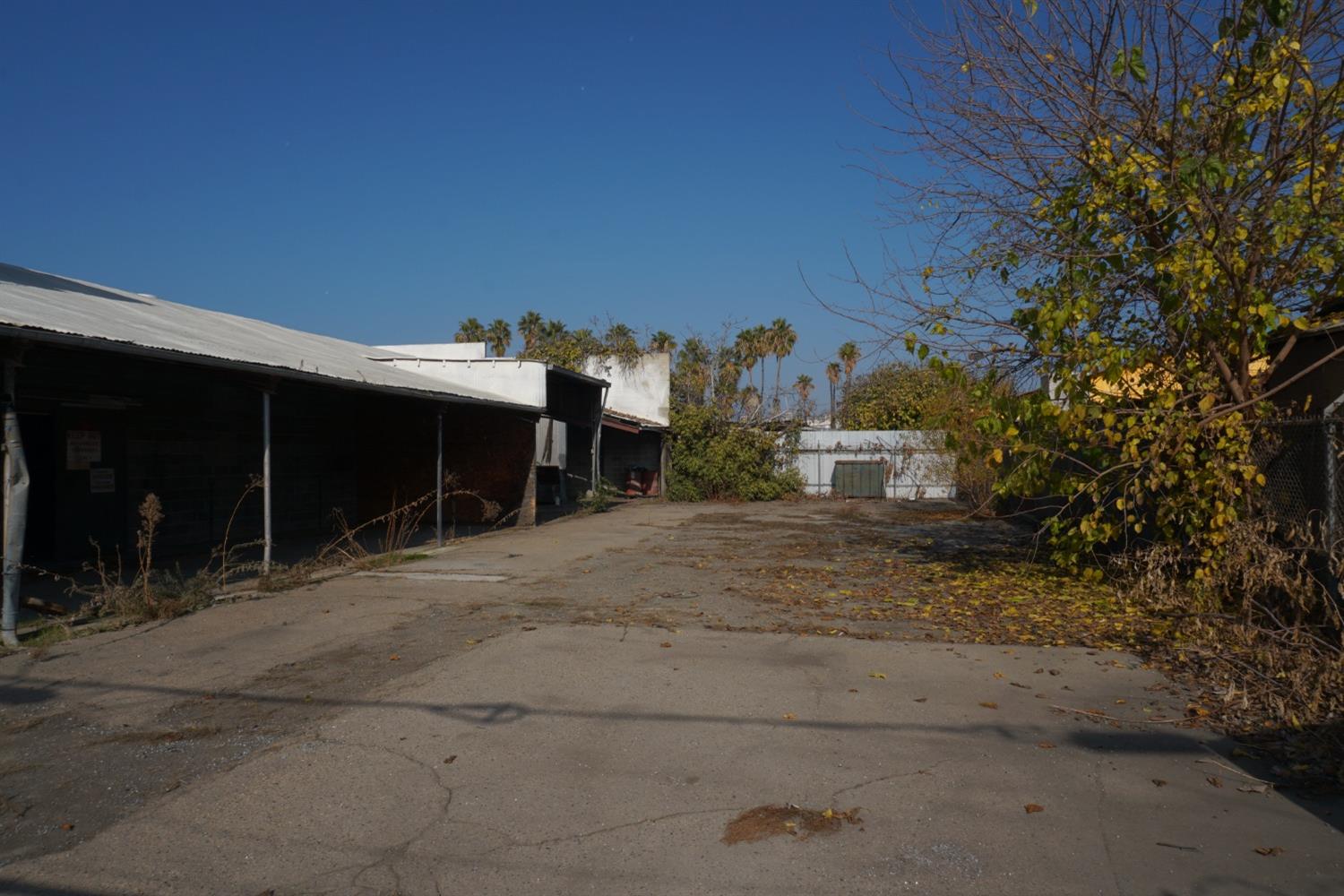 1819 E Lamona Ave E, Fresno, CA 93703