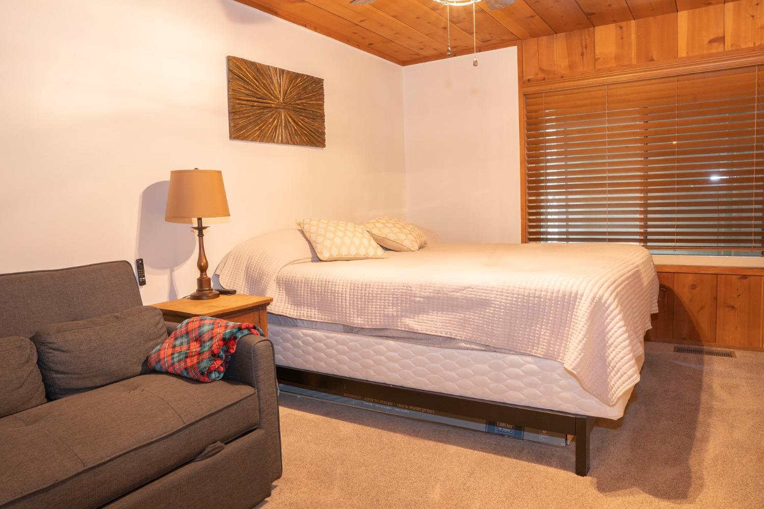 42135 Hanging Branch Rd, Shaver Lake, CA 93664