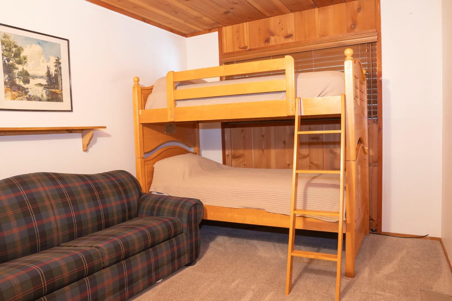 42135 Hanging Branch Rd, Shaver Lake, CA 93664