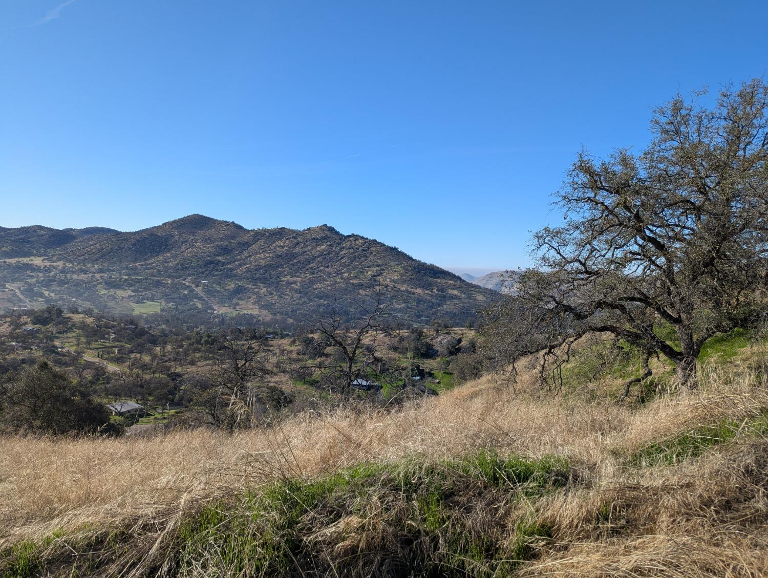 293 Deerbrook Ln, Yokuts Valley, CA 93675