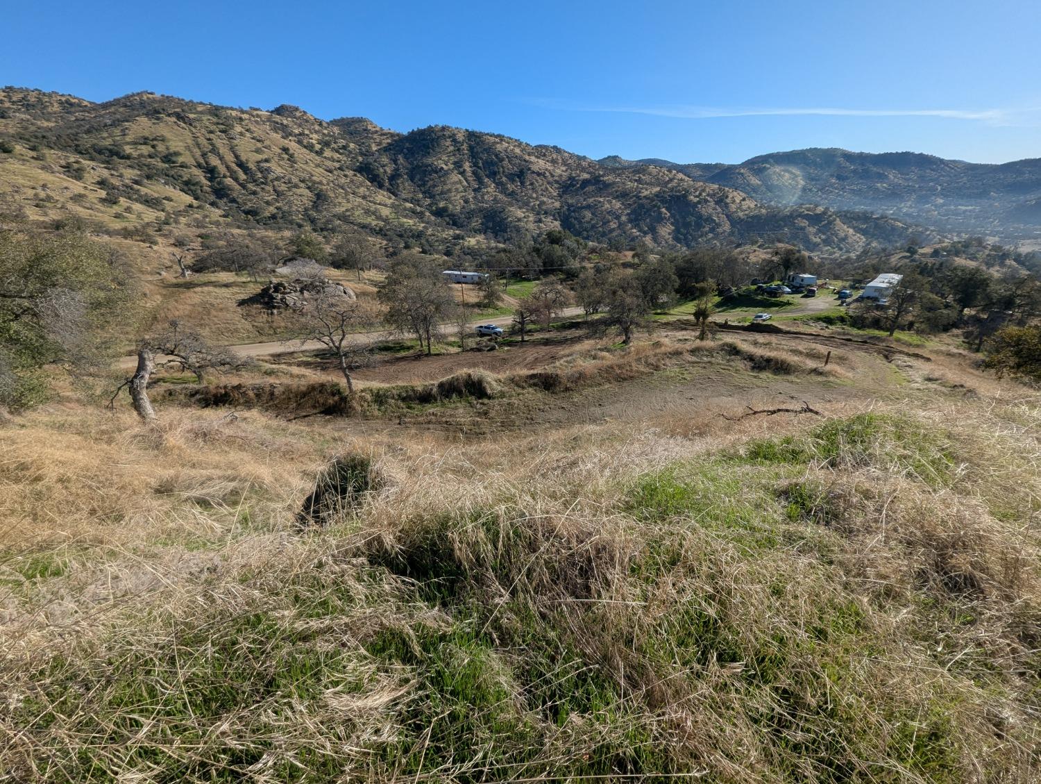 293 Deerbrook Ln, Yokuts Valley, CA 93675