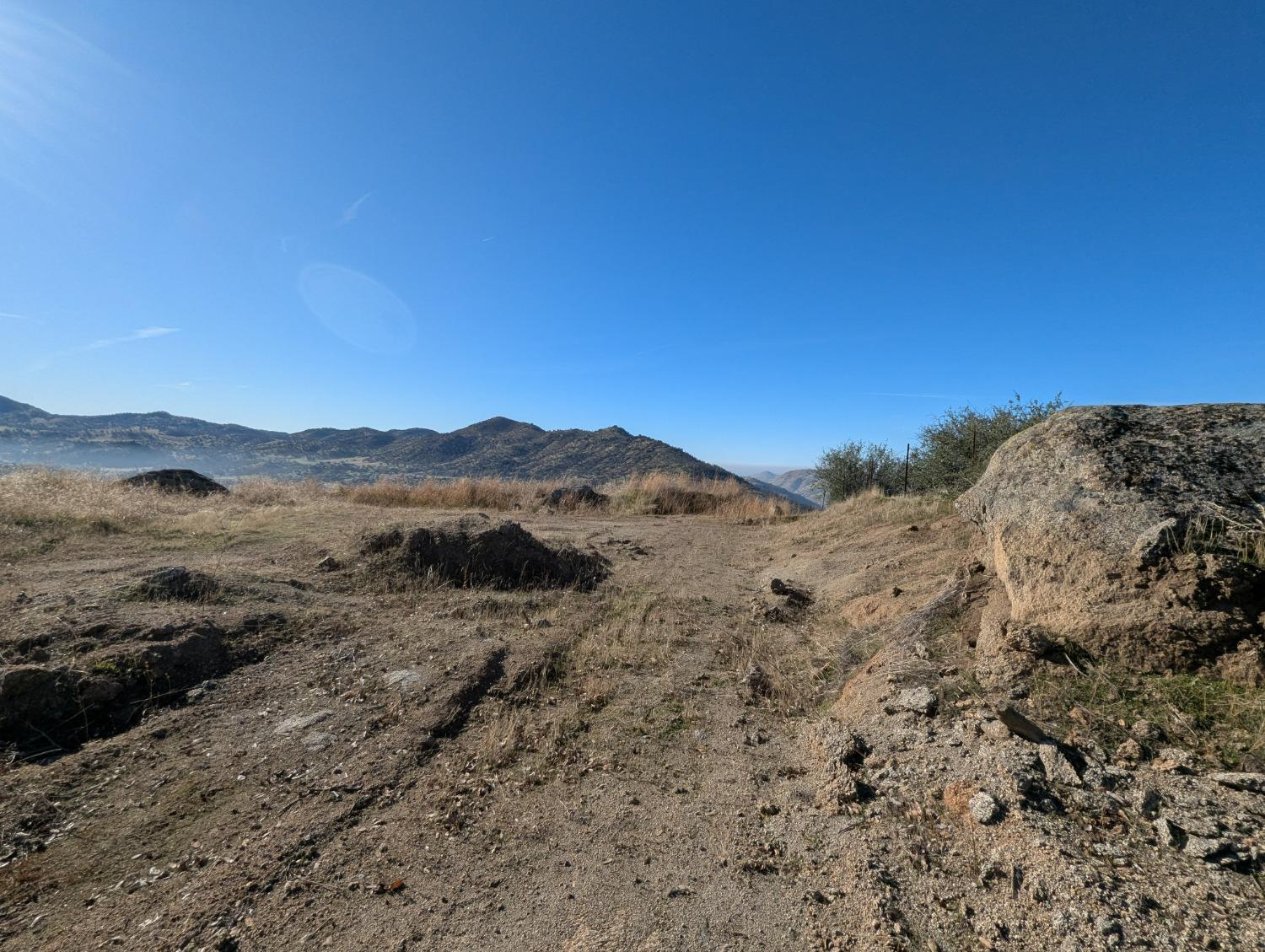 293 Deerbrook Ln, Yokuts Valley, CA 93675