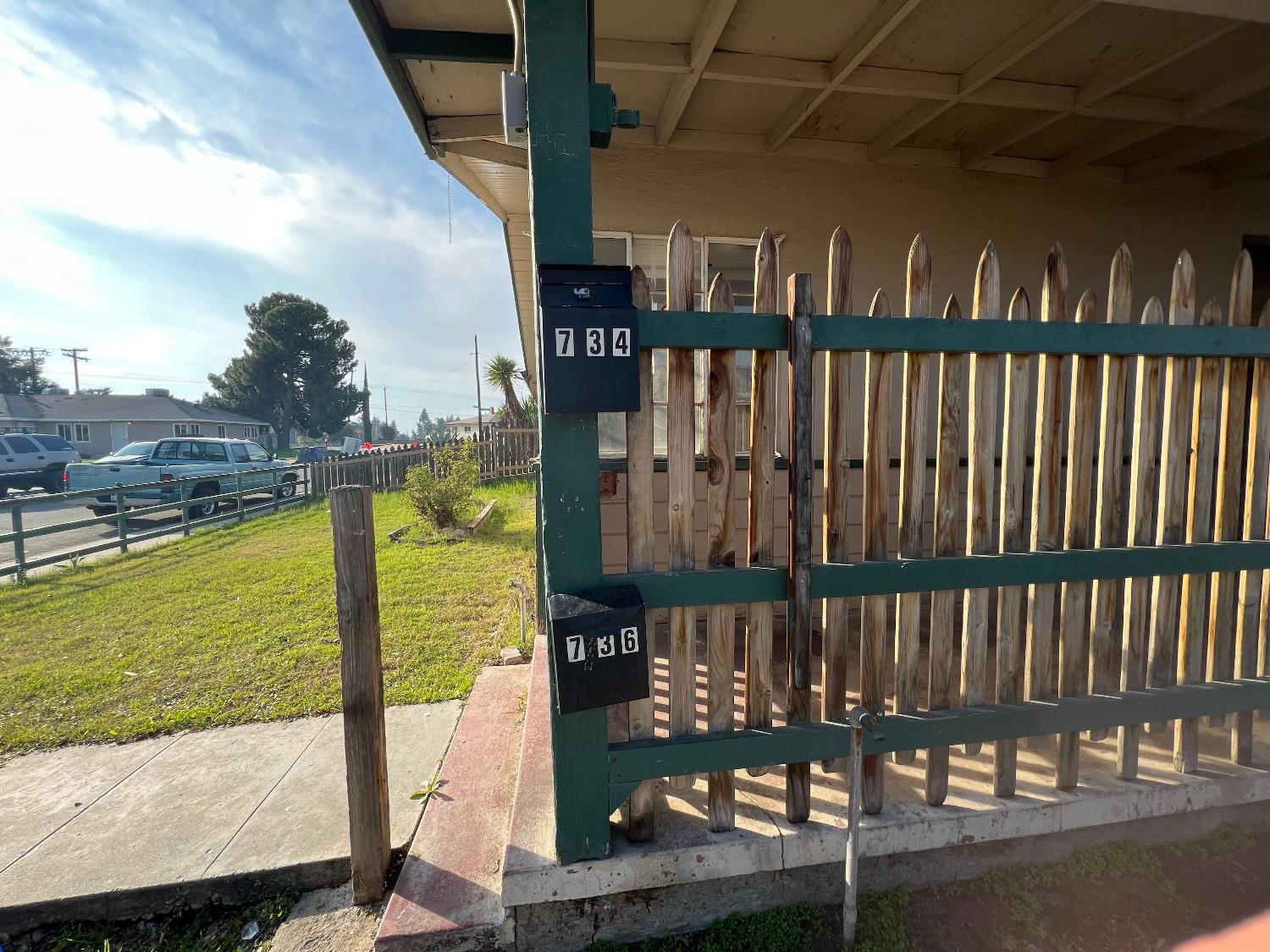 734 W Hammond Ave, Fresno, CA 93728