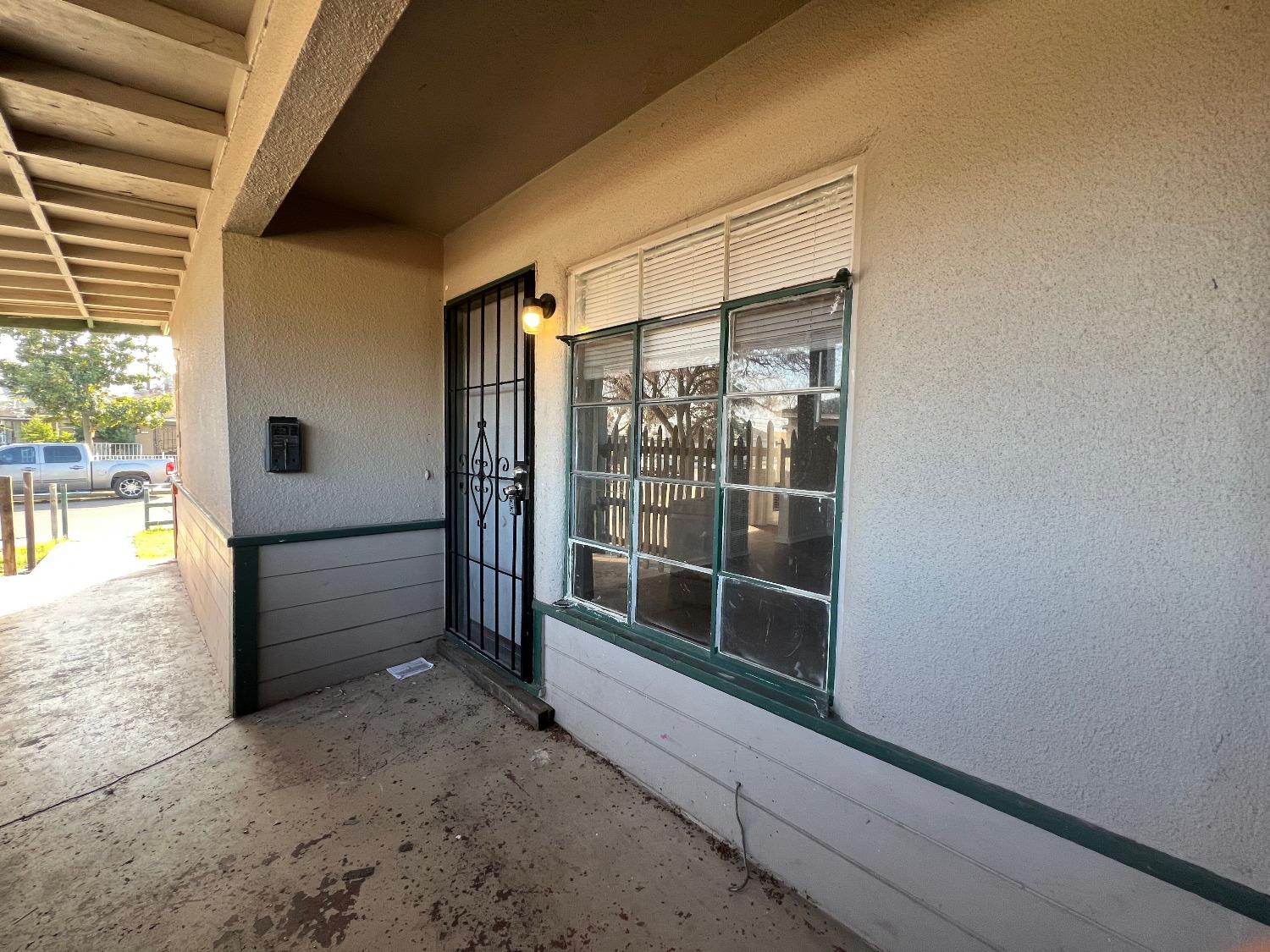 734 W Hammond Ave, Fresno, CA 93728